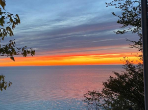 Sunset Serenity - Incredible Home On Lake Bluff!